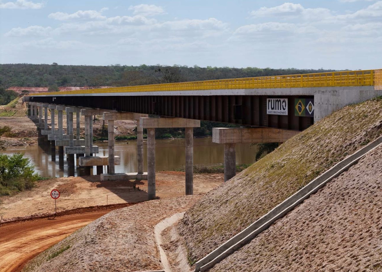 Ponte ferroviária concluída sobre o Rio Vermelho, em Rondonópolis, no trecho investigado pela Suporte