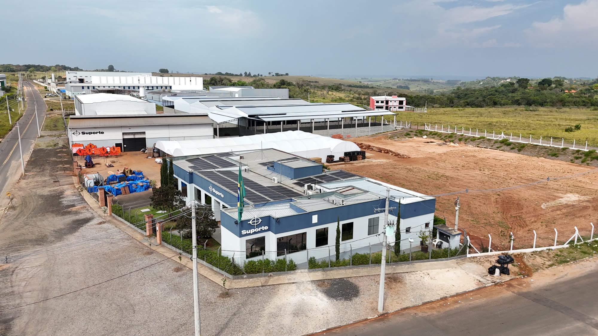 Vista aérea ampla da sede da Suporte em São Pedro/SP