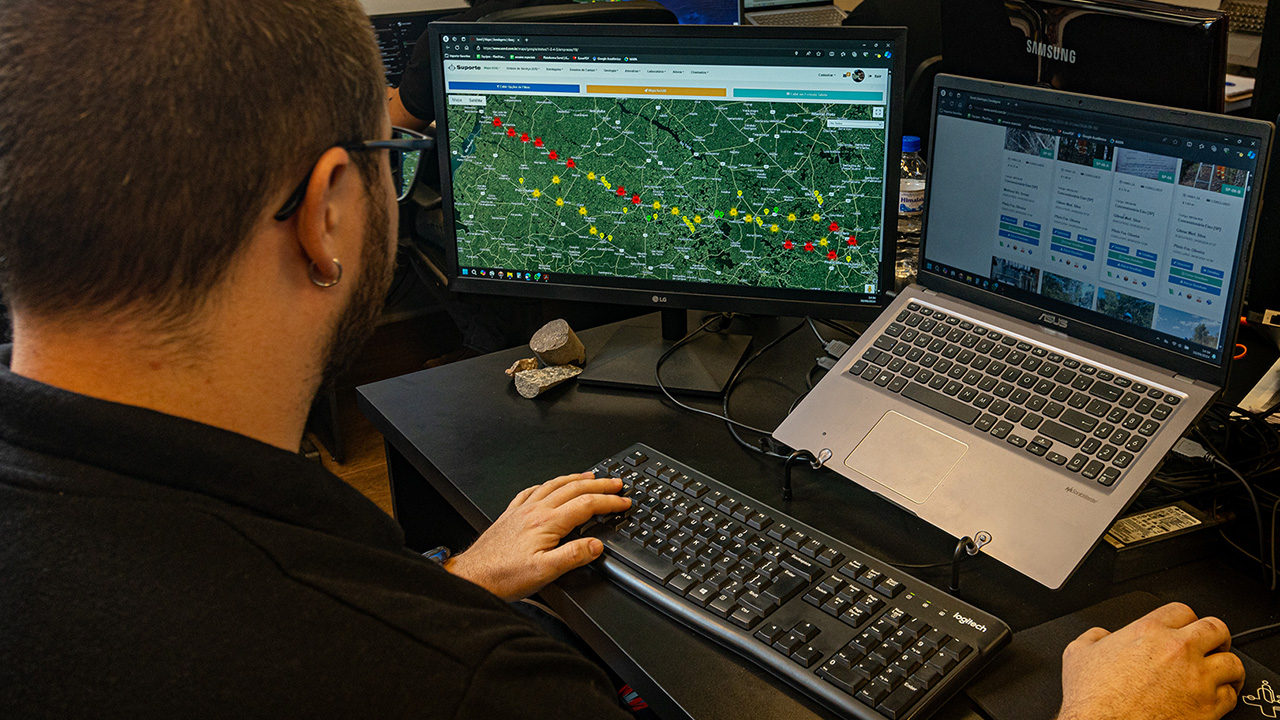 Análise de localização de jazidas em mapa geológico - Suporte Controle Tecnológico