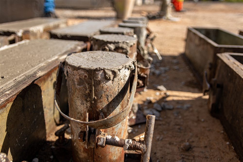 Corpos de prova cilíndricos de concreto moldados em obra - Laboratório Suporte