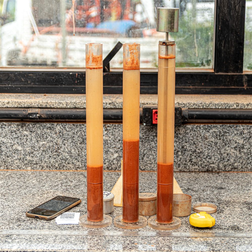 Provetas do Ensaio de Equivalente de Areia com sedimentação diferencial - Laboratório Suporte