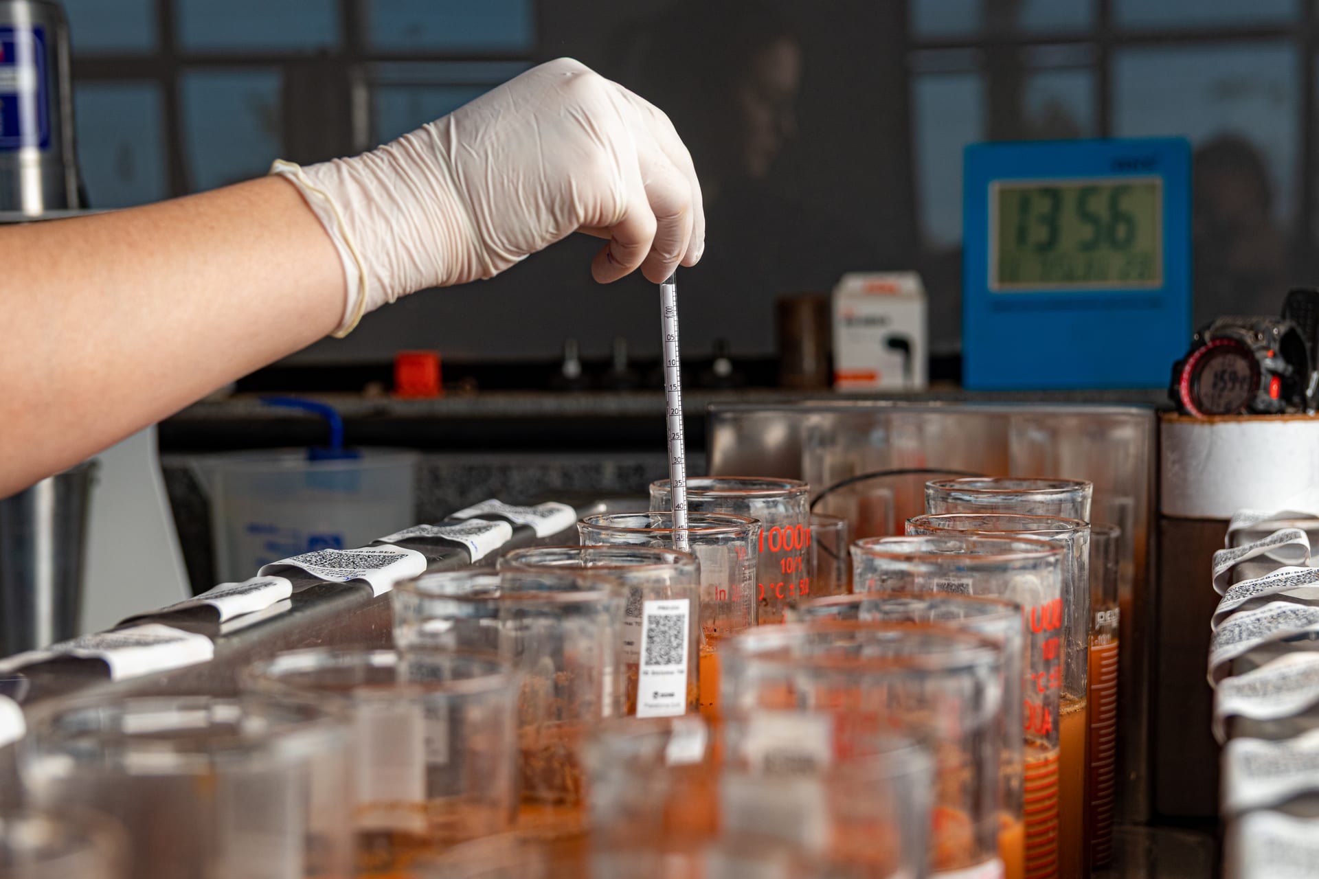 Ensaios de Granulometria por Sedimentação realizados no laboratório da Suporte