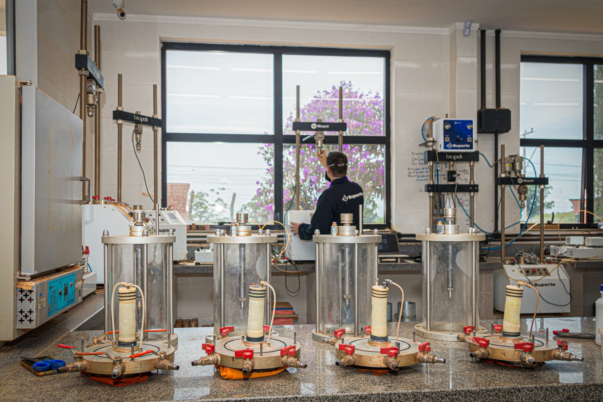 Ensaio de resistência ao cisalhamento - Laboratório Suporte