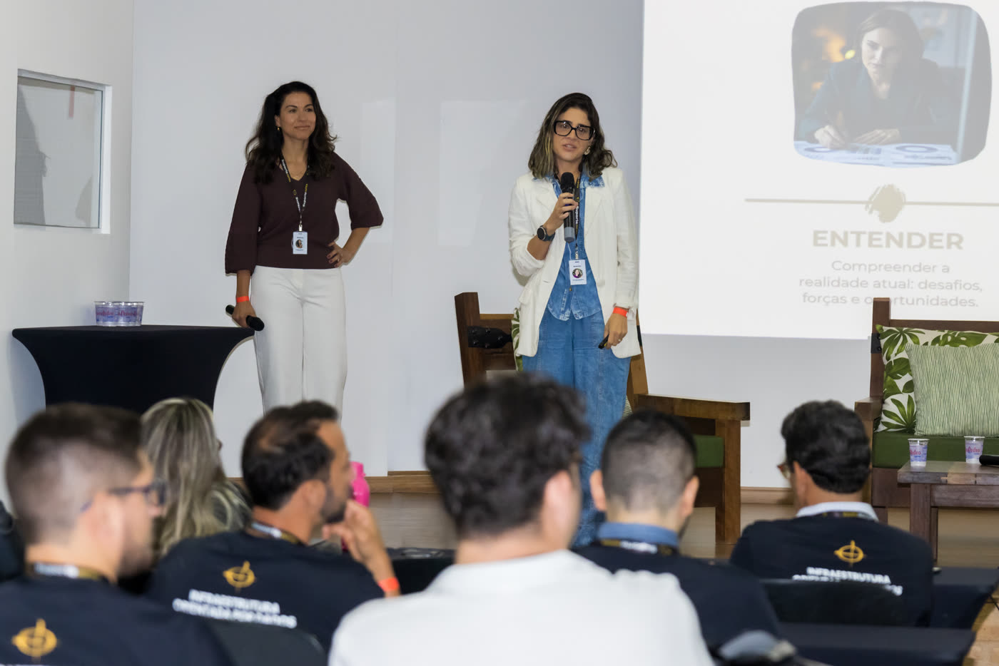Sessão de formação interna da Suporte, com apresentação sobre desenvolvimento de pessoas para a equipe